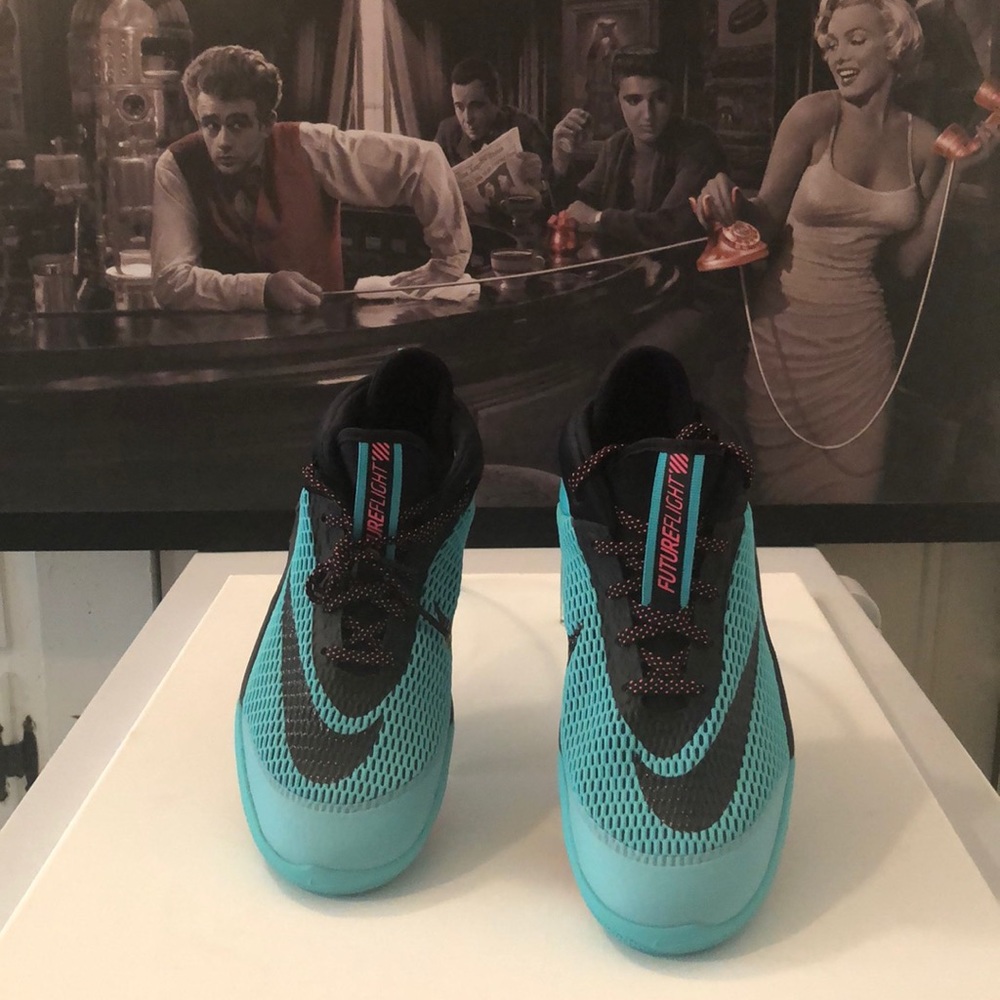 NIKE FUTURE FLIGHT SIZE 7Y